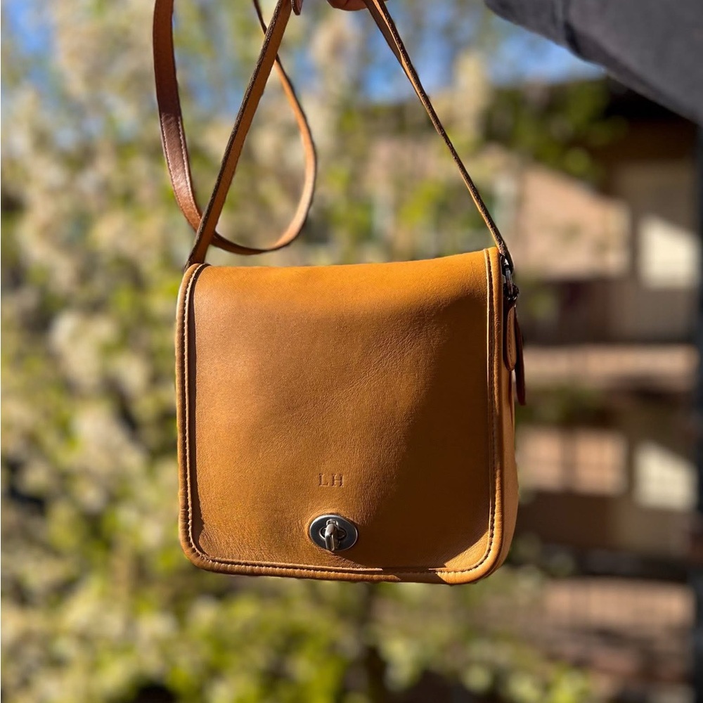 Vintage Coach Companion Flap 9076 in Camel with Nickel Leather Crossbody Bag